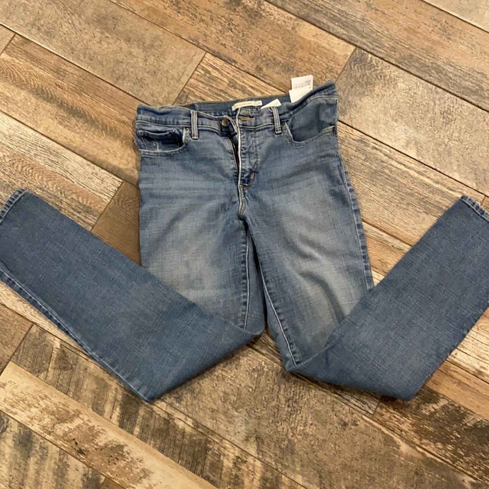 Very loved/worn in Levi’s 312 shaping slim jeans